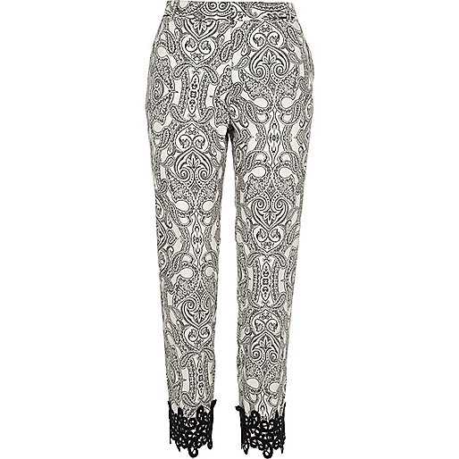 jacques-vertuk Black paisley print crochet hem pants 703962 women Trousers Cropped Trousers jacques-vertuk Black paisley print crochet hem pants 703962 women Trousers Cropped Trousers