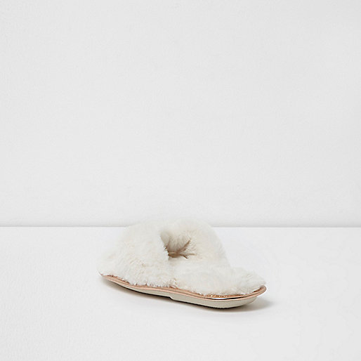 cream chelsea boots river island,jacques-vertuk Shoes Sale Cream faux fur bow front flip flop slippers Slippers Sleepwear & Slippers women cream chelsea boots river island,jacques-vertuk Shoes Sale Cream faux fur bow front flip flop slippers Slippers Sleepwear & Slippers women