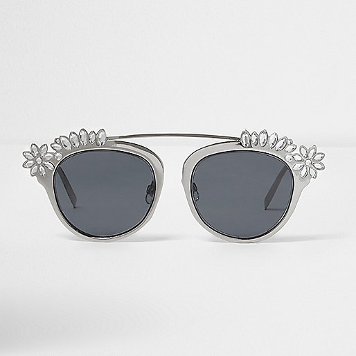 jacques-vertuk Silver embellished smoke lens sunglasses 698210 women Sunglasses Oversized Sunglasses jacques-vertuk Silver embellished smoke lens sunglasses 698210 women Sunglasses Oversized Sunglasses